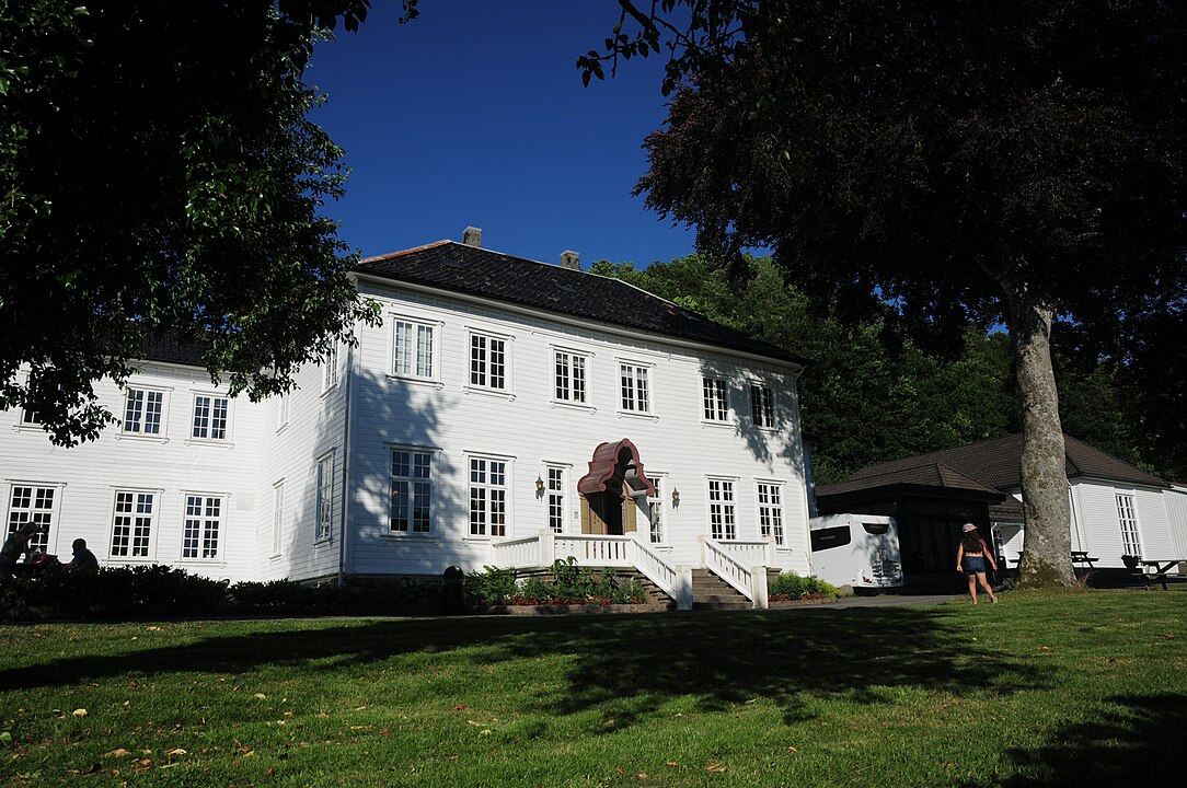 1084px-hald_internasjonale_skole_(nkss)