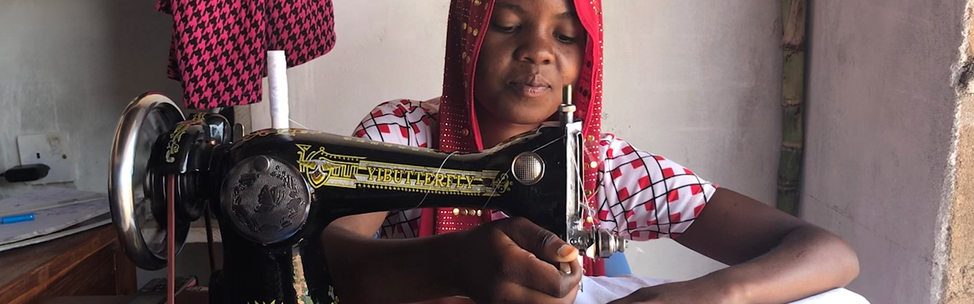 tanzania-bonga-girl-sewing-machine-photo-thea-morlandstoe