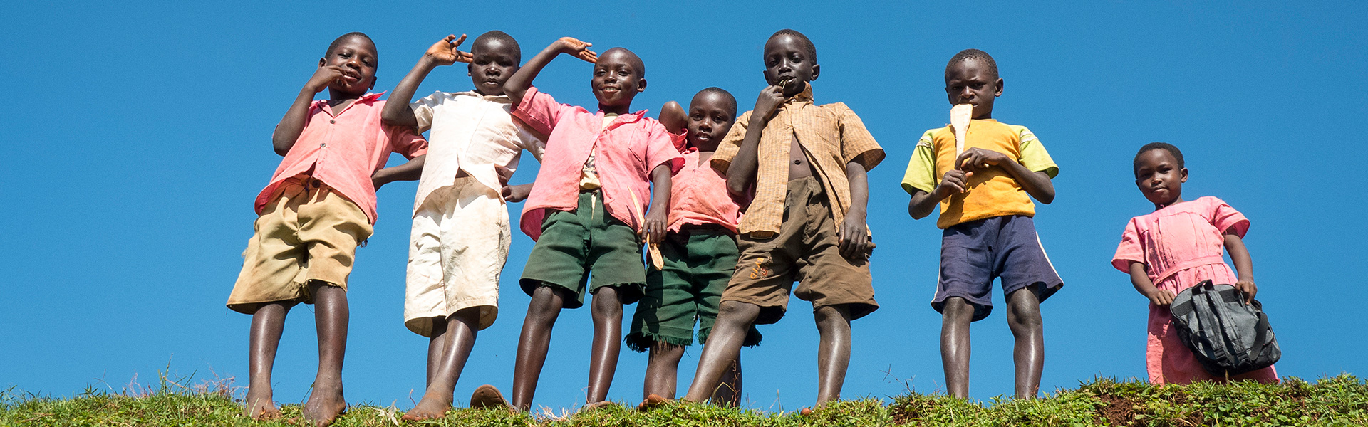 uganda-children-on-hill