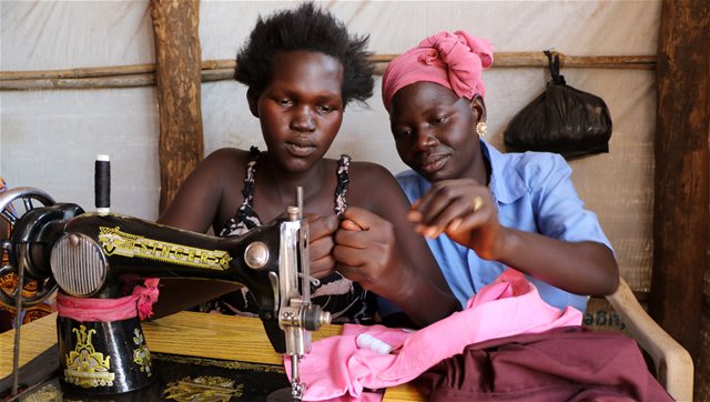 uganda-palorinya-refugee-camp-bonga-sewing-machine2